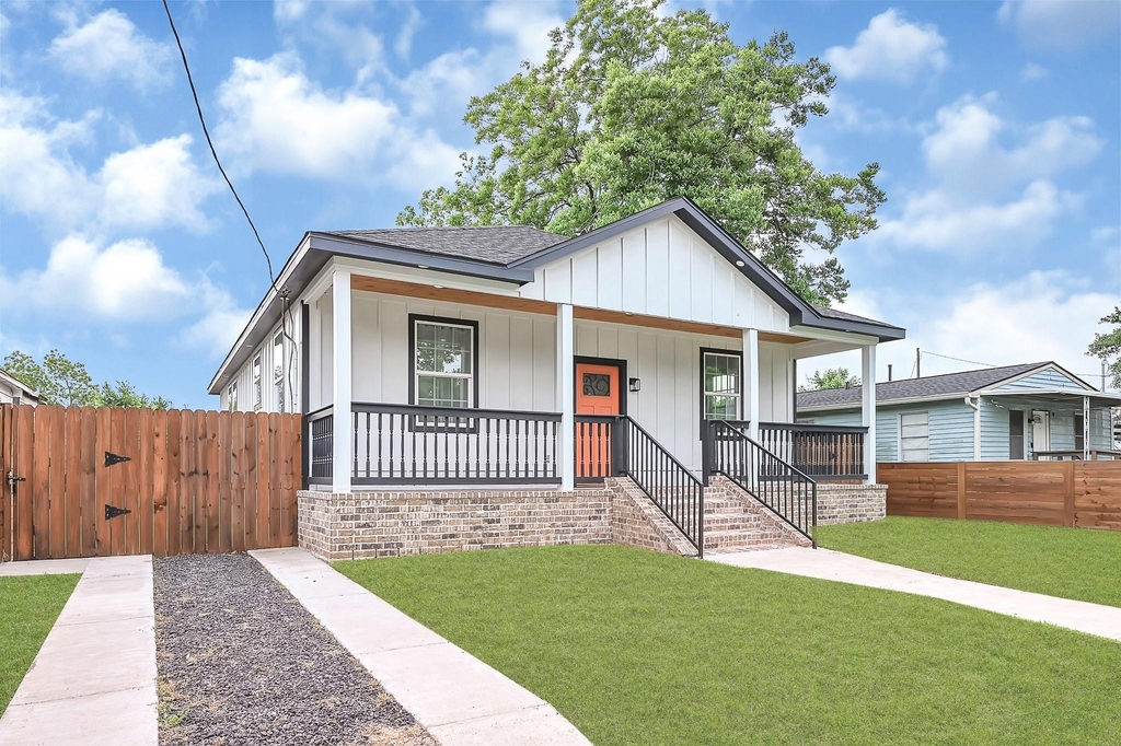 2412 Lucas Street - Photo 1