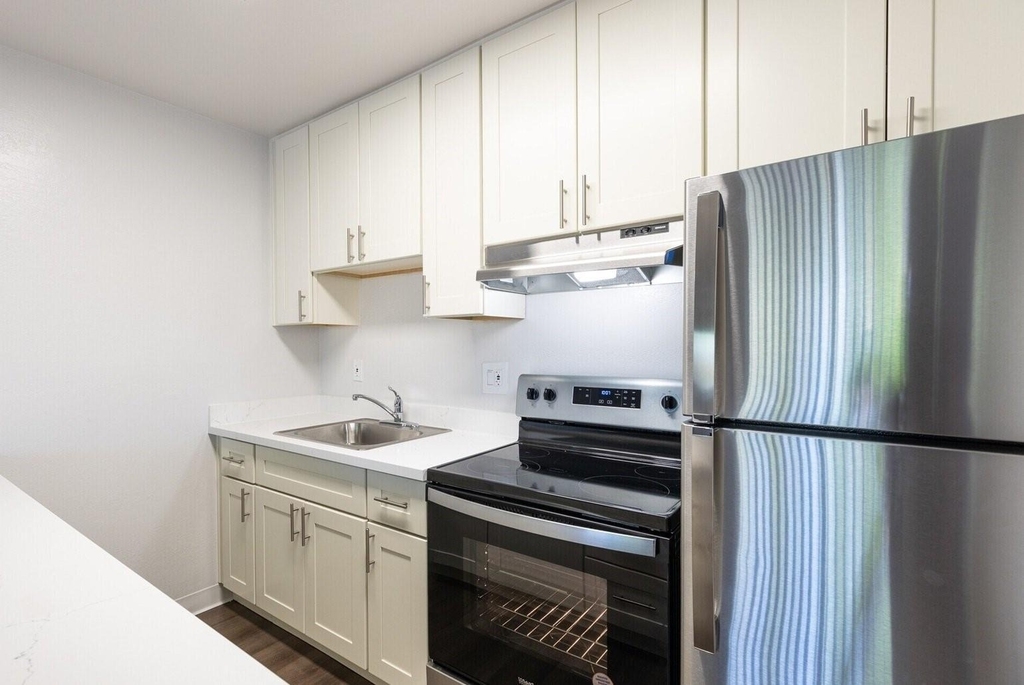 2550 S King Road - Photo 8