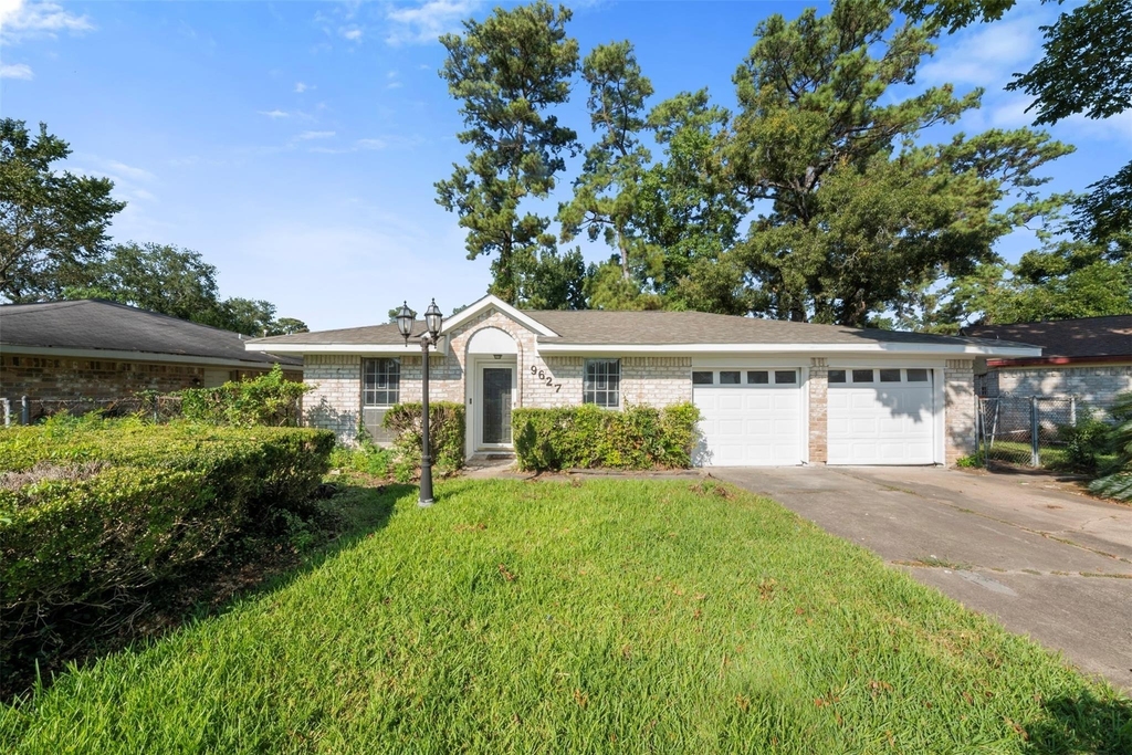 9627 N Glenwood Forest Drive - Photo 1