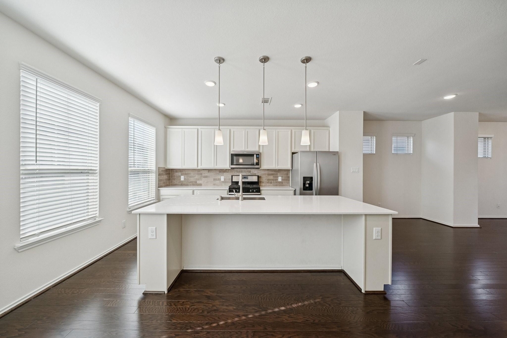 8604 Hollyoaks Creek Lane - Photo 0