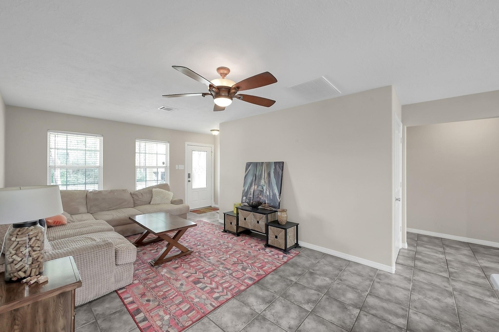12102 Mustang Avenue - Photo 5