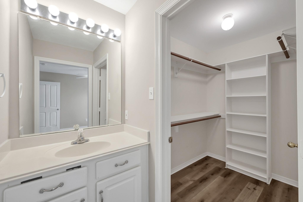 12102 Mustang Avenue - Photo 16