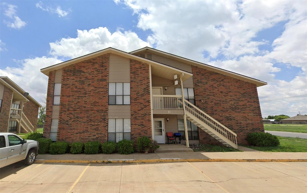 2700 N Hobart Street - Photo 2