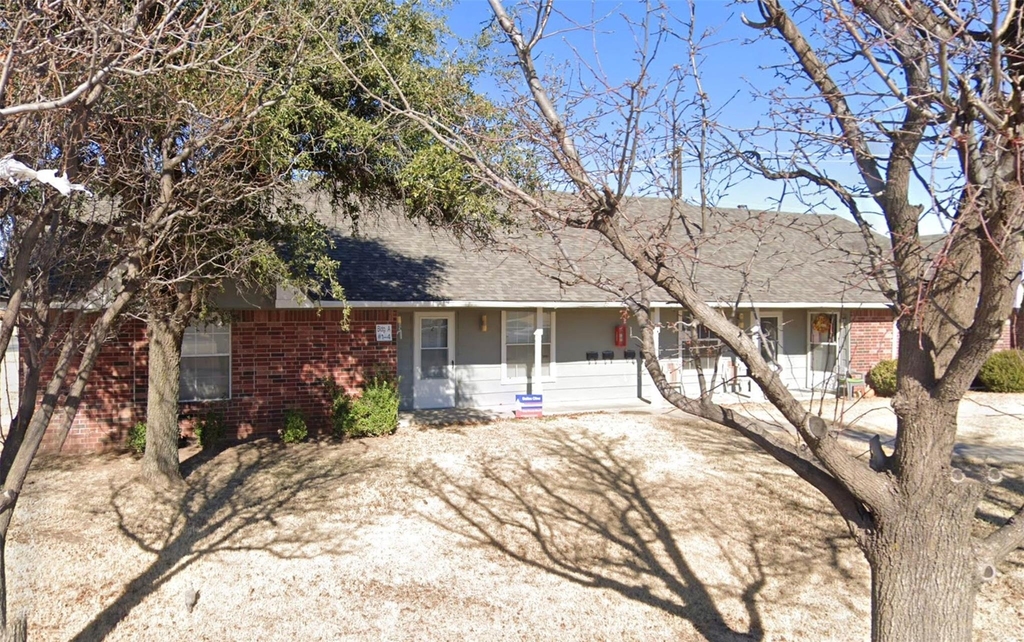 2700 N Hobart Street - Photo 1