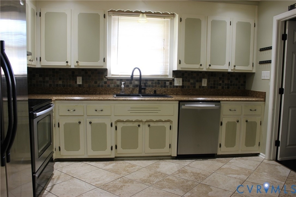 1301 Canterbury Lane - Photo 8