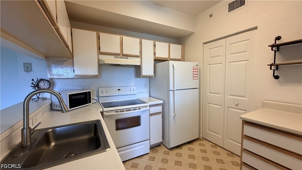 6490 Aragon Way - Photo 5