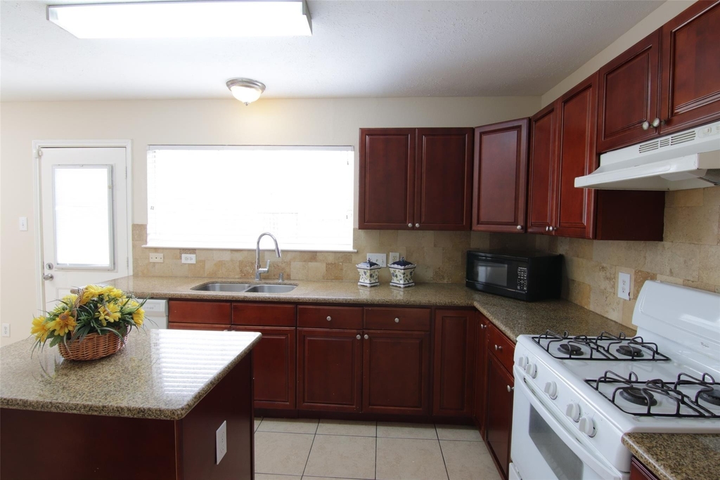 16938 Watering Oaks Lane - Photo 6