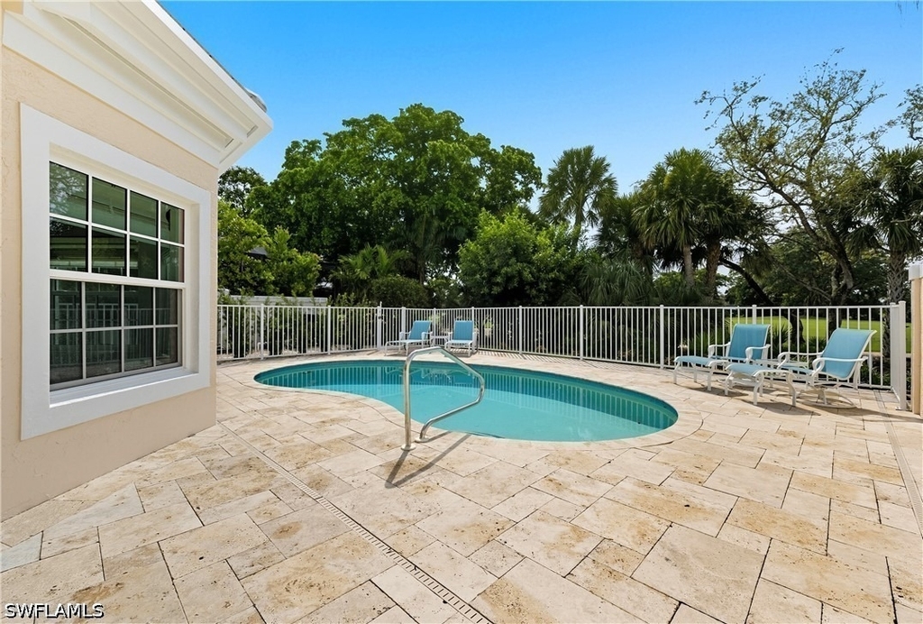 360 Carlton Place - Photo 34