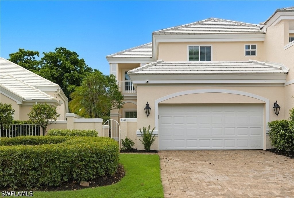 360 Carlton Place - Photo 1