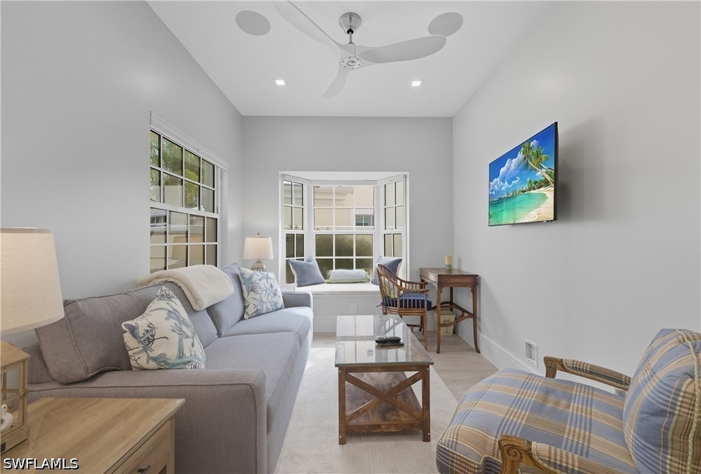 360 Carlton Place - Photo 3