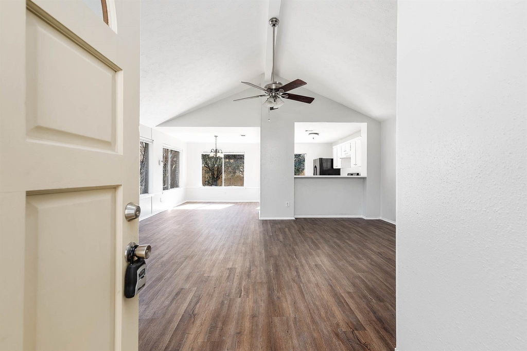 3423 Nutwood Lane - Photo 3