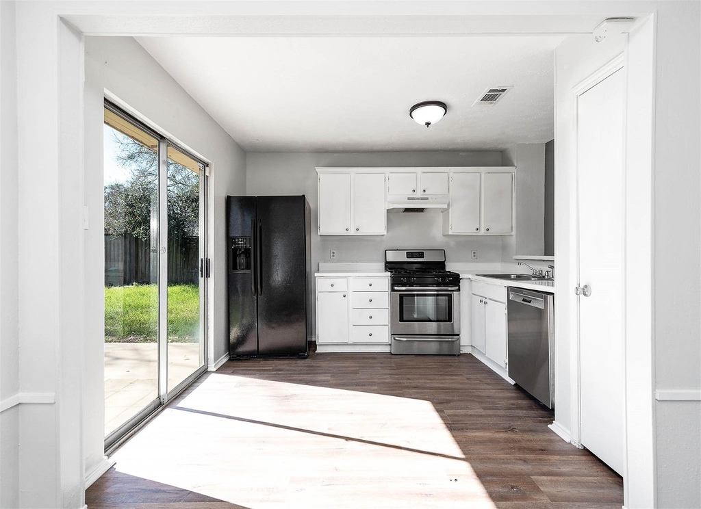 3423 Nutwood Lane - Photo 8