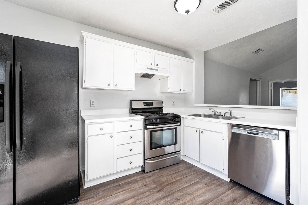3423 Nutwood Lane - Photo 9