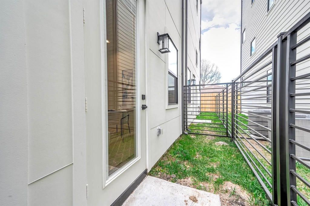 3805 Coyle Street - Photo 37