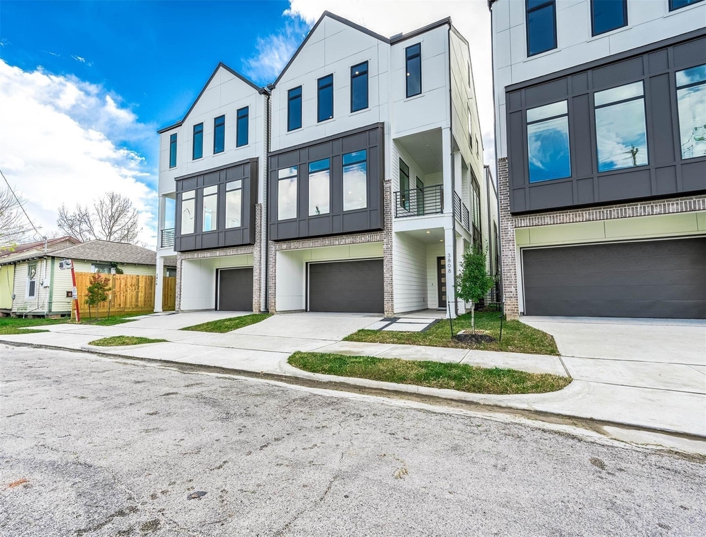 3805 Coyle Street - Photo 1