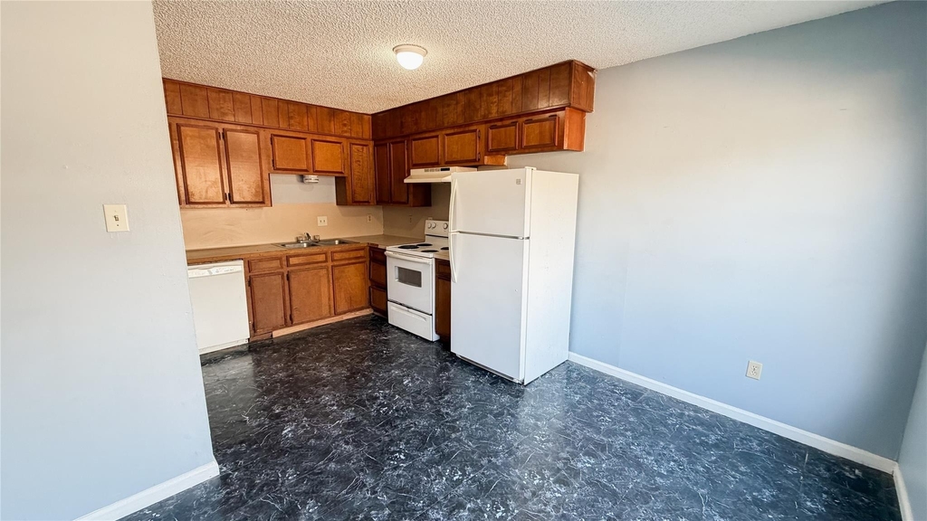 111 S Drew Avenue - Photo 3