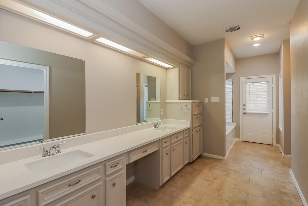 6031 Spring Creek Lane - Photo 10