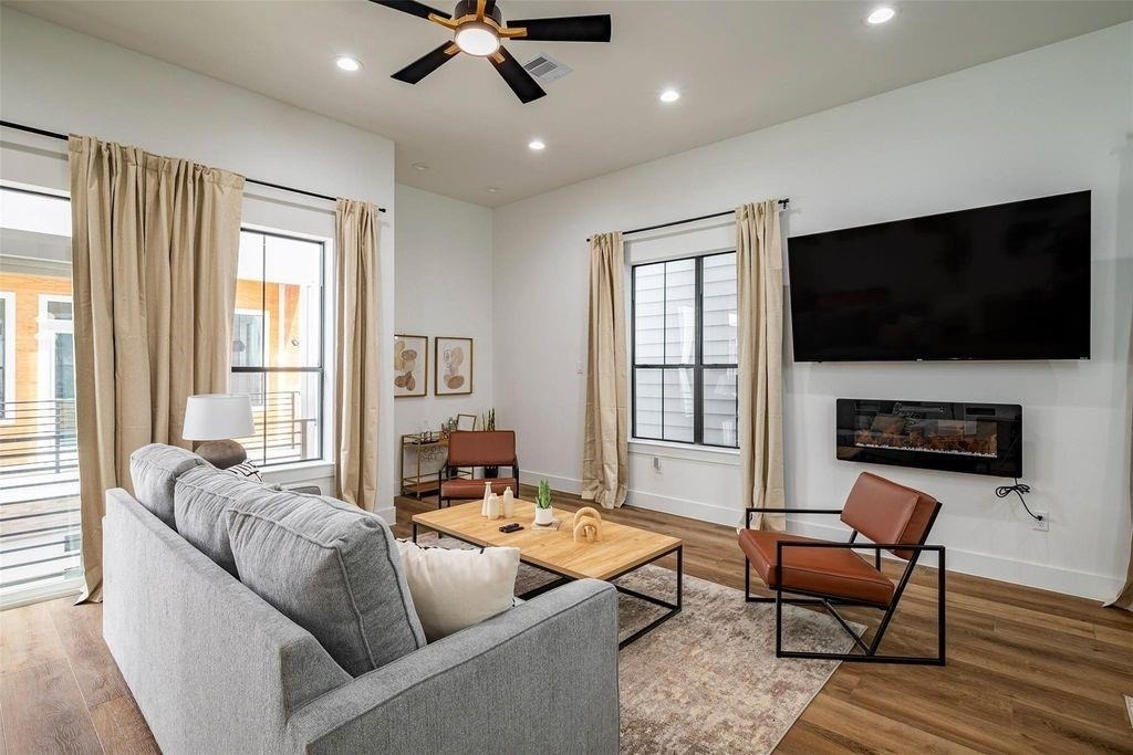 1305 E 27th Street - Photo 8