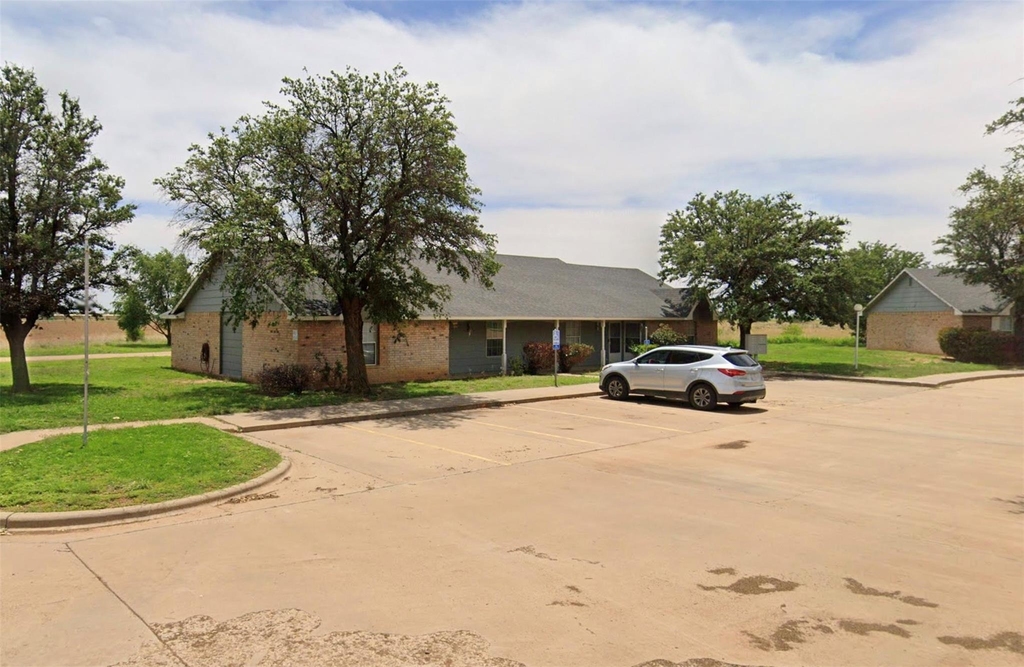 1601 S Wicker - Photo 1