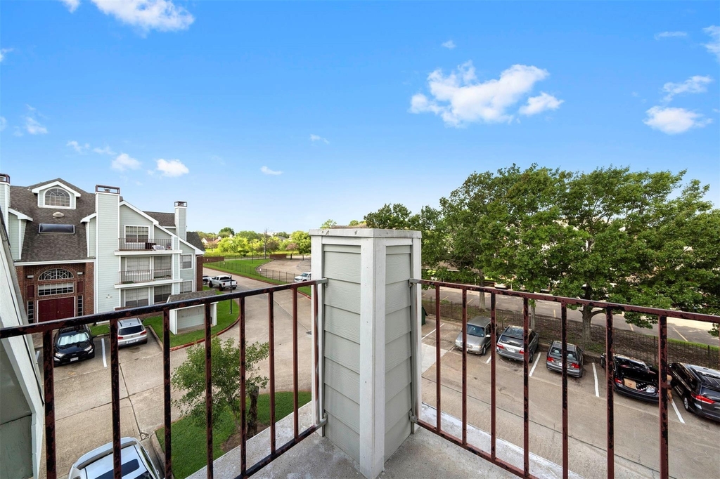 10630 Westbrae Parkway - Photo 12