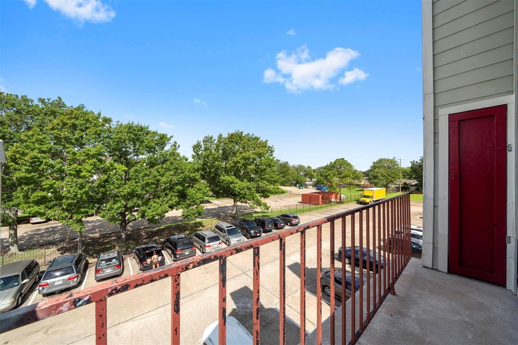 10630 Westbrae Parkway - Photo 13