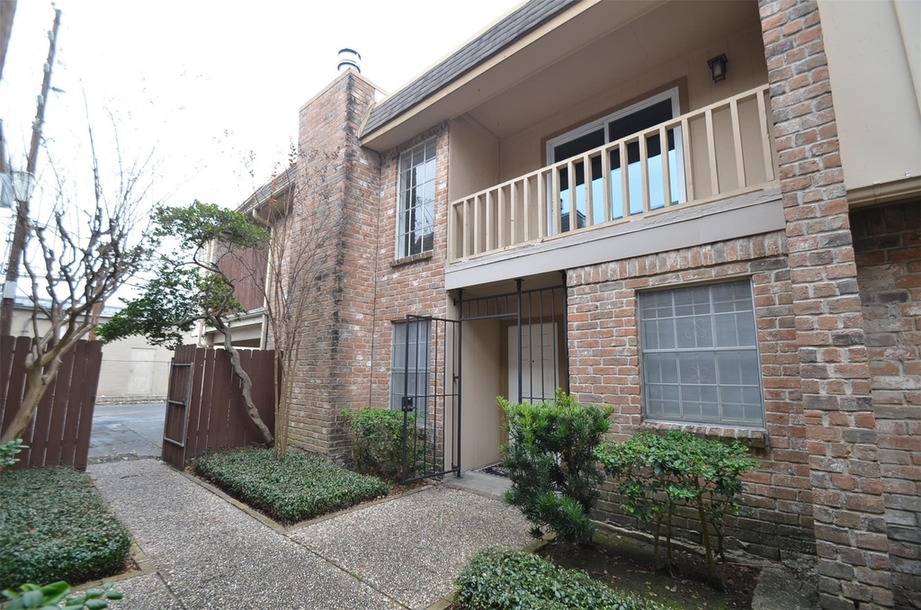 5524 Beverlyhill Street - Photo 2