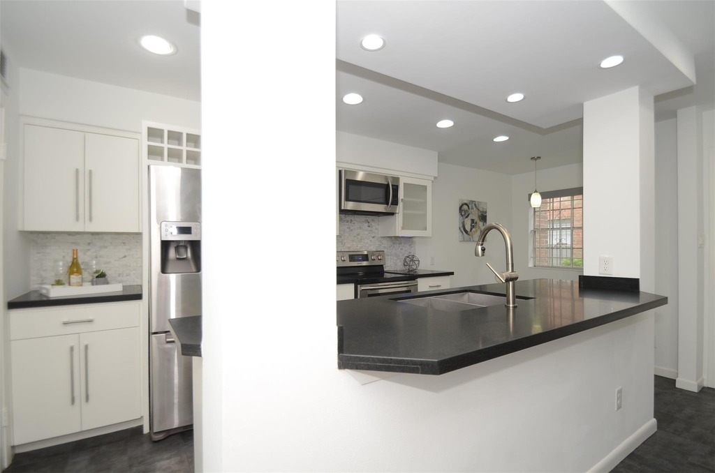 5524 Beverlyhill Street - Photo 6