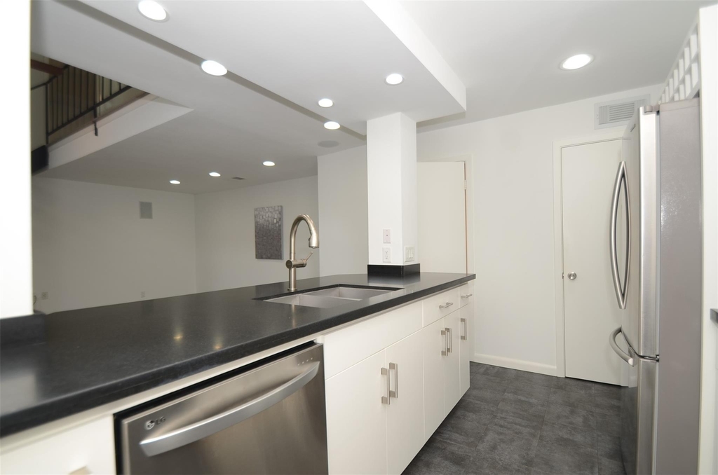 5524 Beverlyhill Street - Photo 10