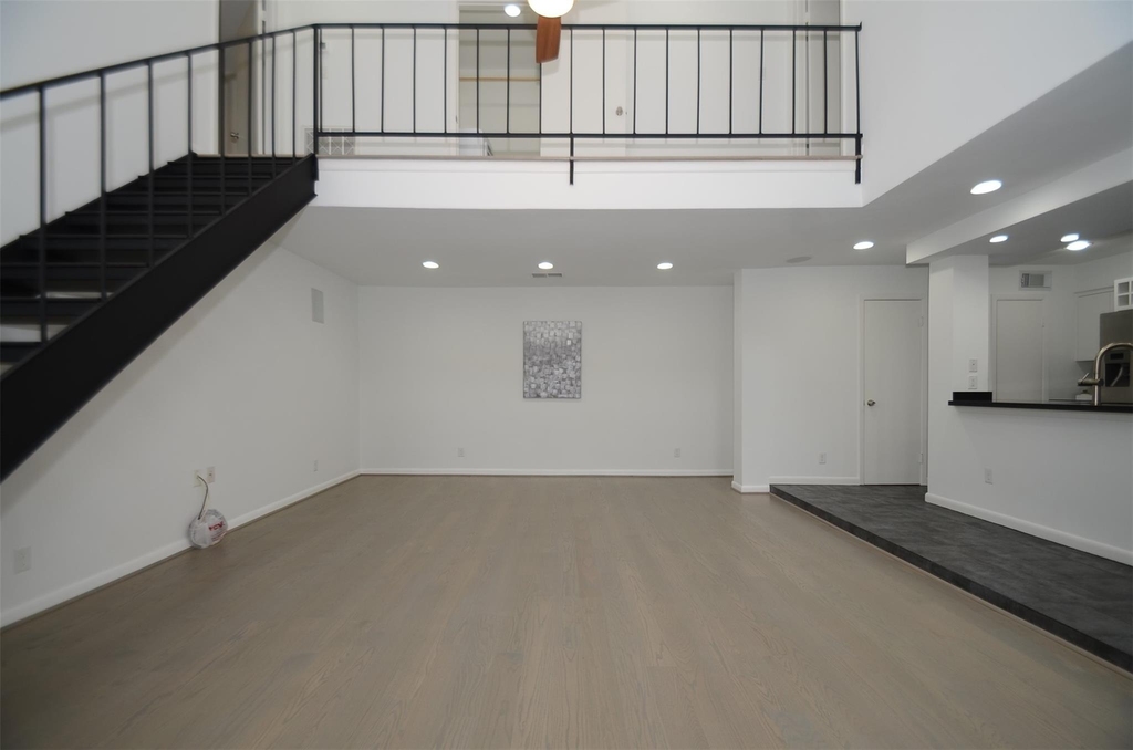 5524 Beverlyhill Street - Photo 3