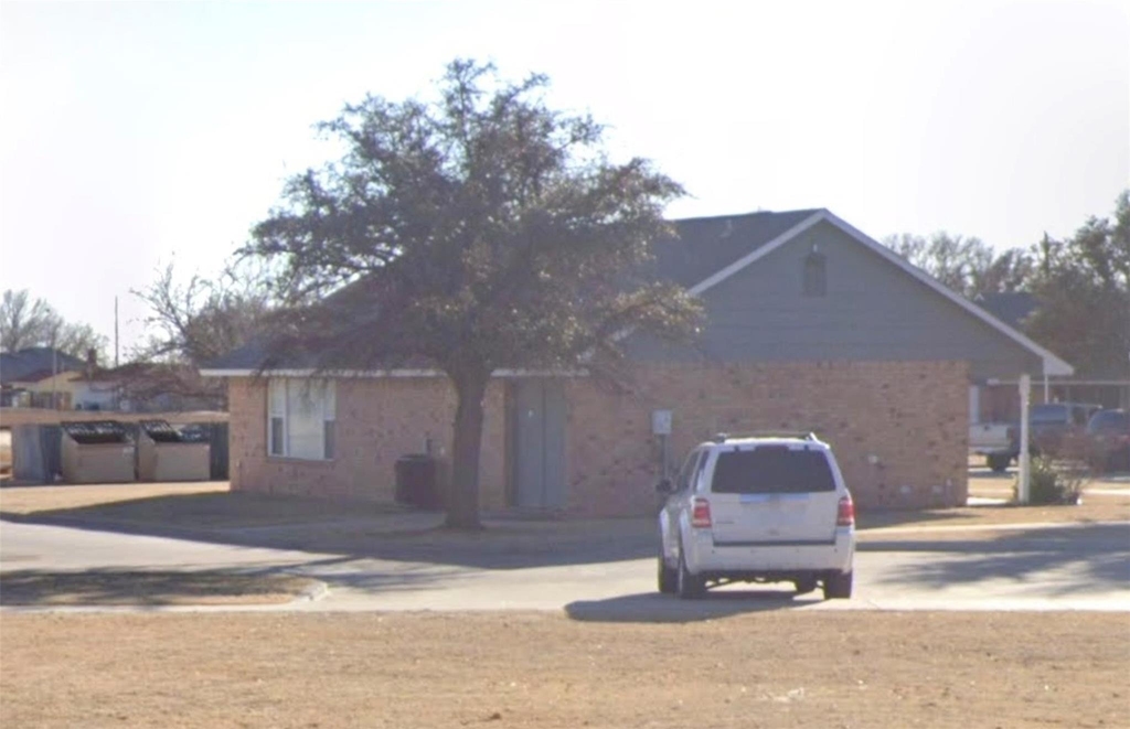 610 W 8th Street - Photo 4