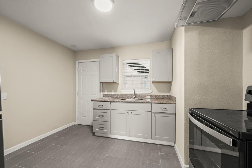 2803 Cleburne Street - Photo 3