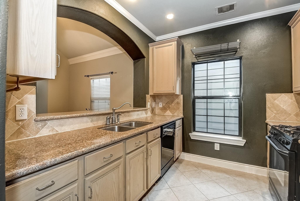 2905 Clinton Drive - Photo 4