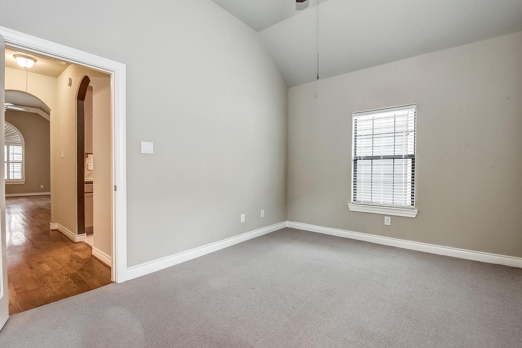 2905 Clinton Drive - Photo 5