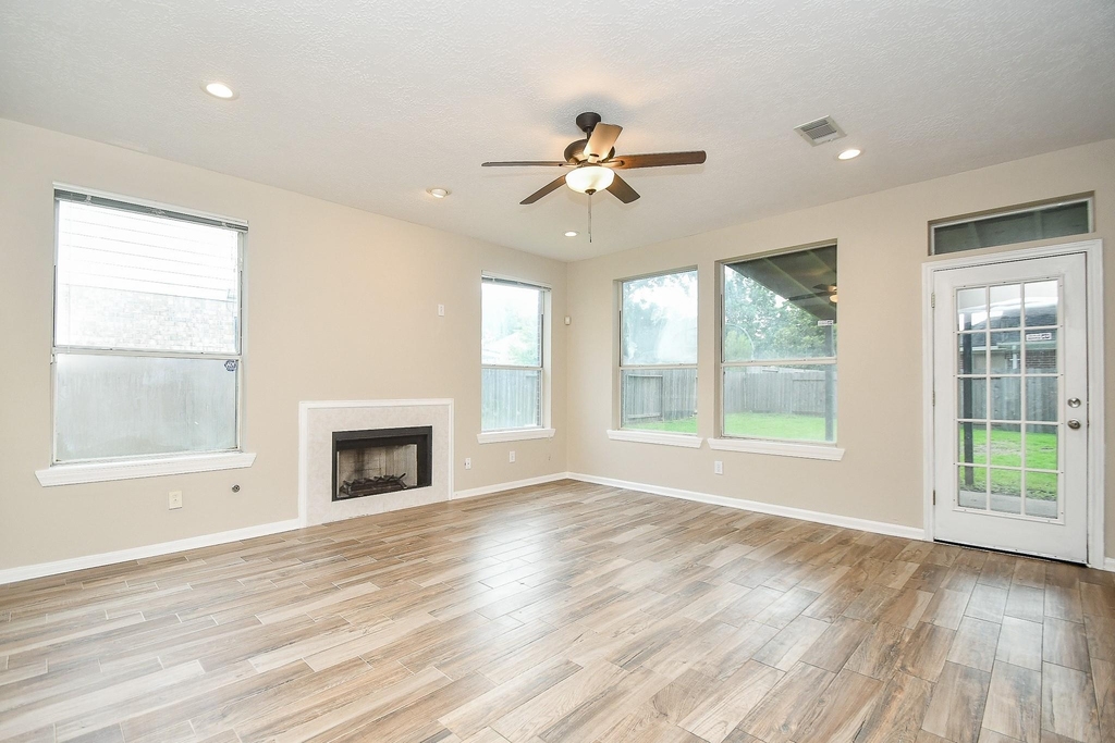 215 Windrift Court - Photo 4