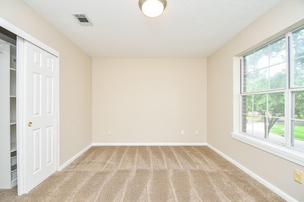 215 Windrift Court - Photo 27
