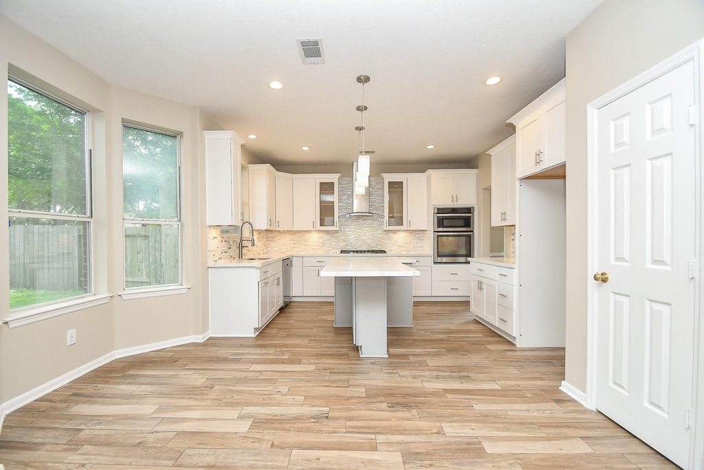 215 Windrift Court - Photo 8