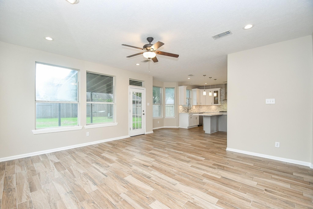 215 Windrift Court - Photo 5