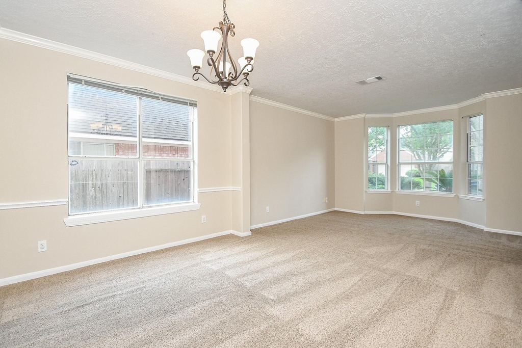 215 Windrift Court - Photo 14