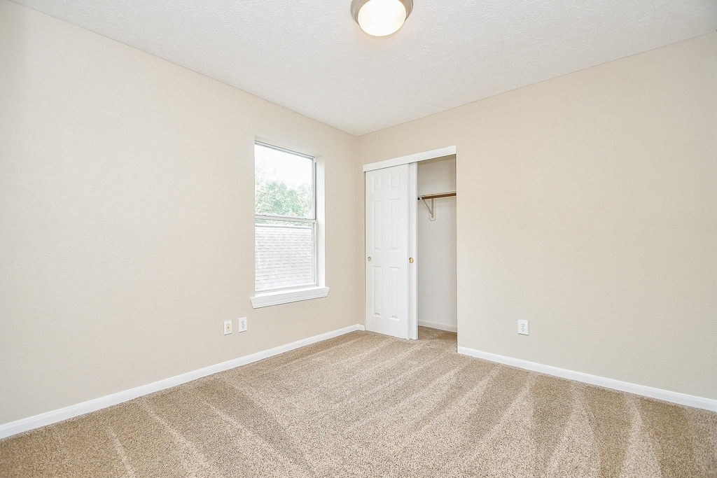 215 Windrift Court - Photo 26