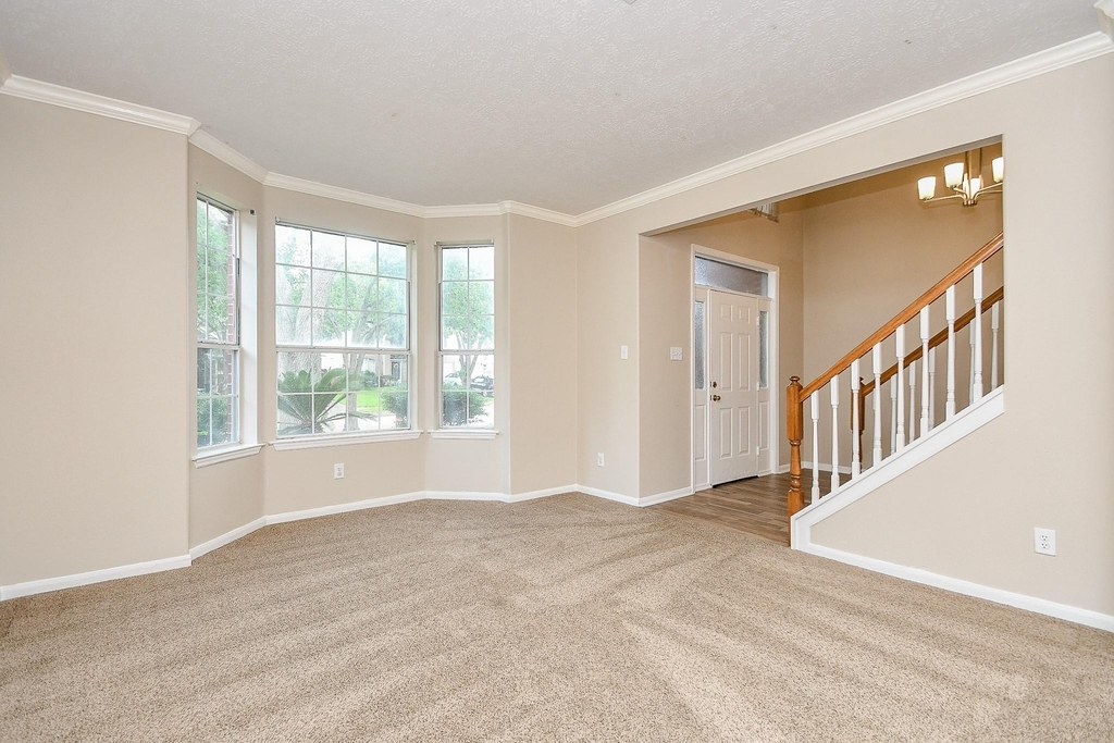 215 Windrift Court - Photo 15