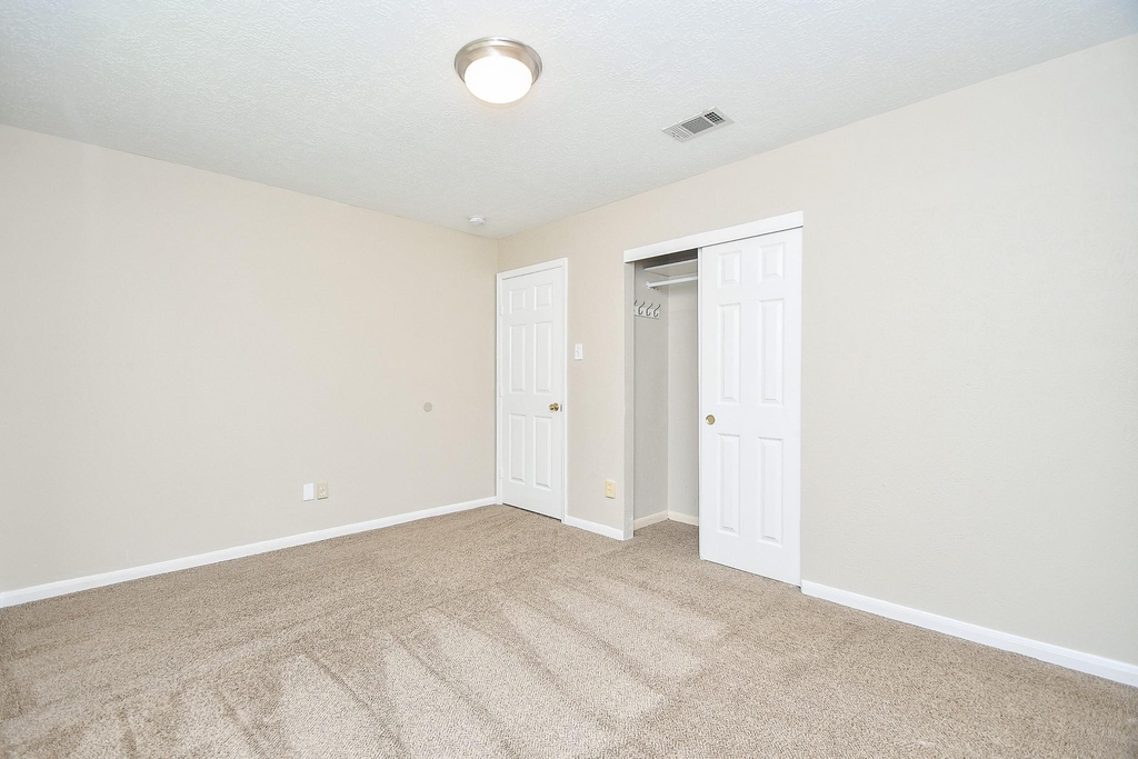 215 Windrift Court - Photo 25