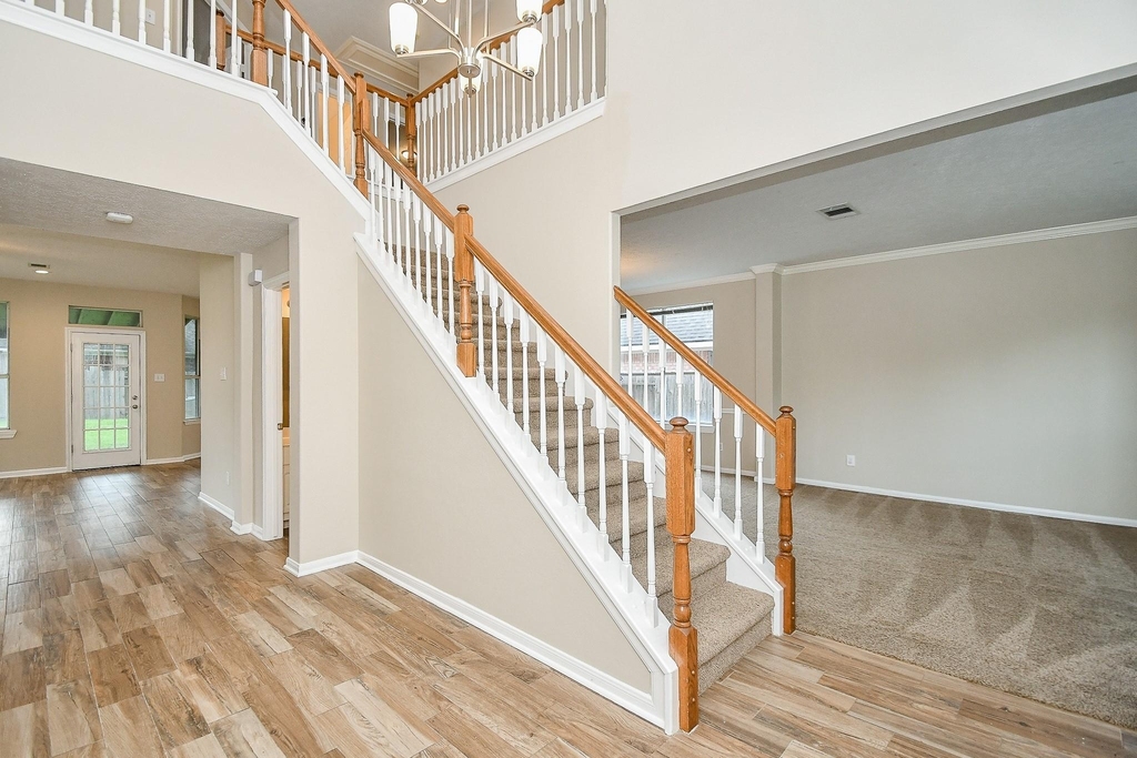 215 Windrift Court - Photo 17