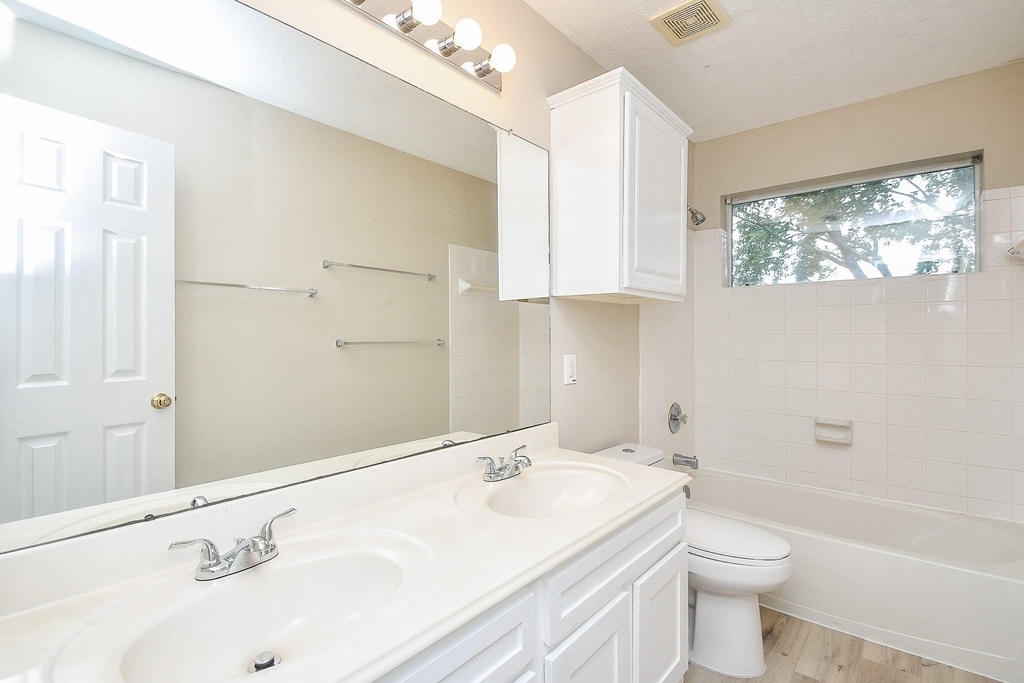 215 Windrift Court - Photo 23