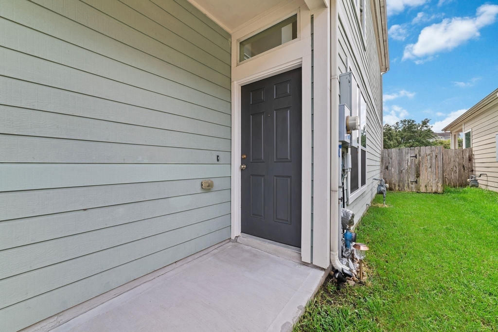 14923 Tuttle Point Drive - Photo 2