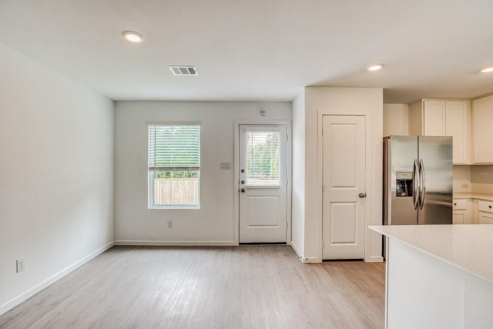 343 Parkin Court - Photo 4