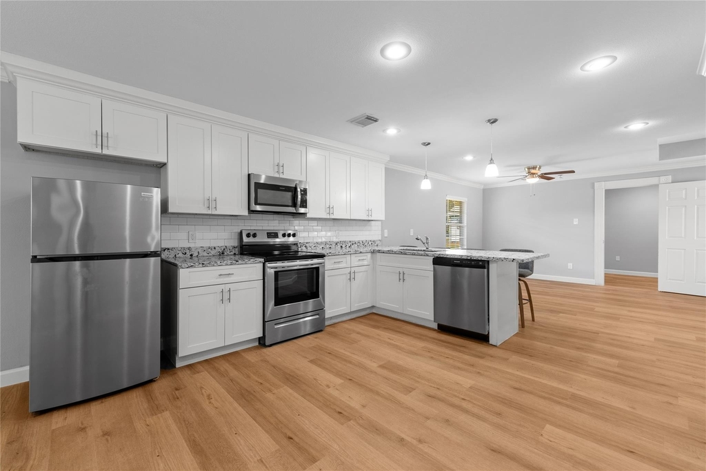 1941 Lynnview Drive - Photo 6