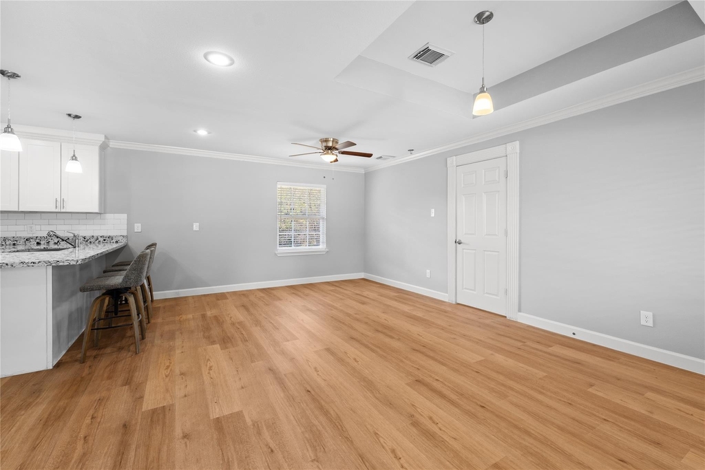 1941 Lynnview Drive - Photo 2