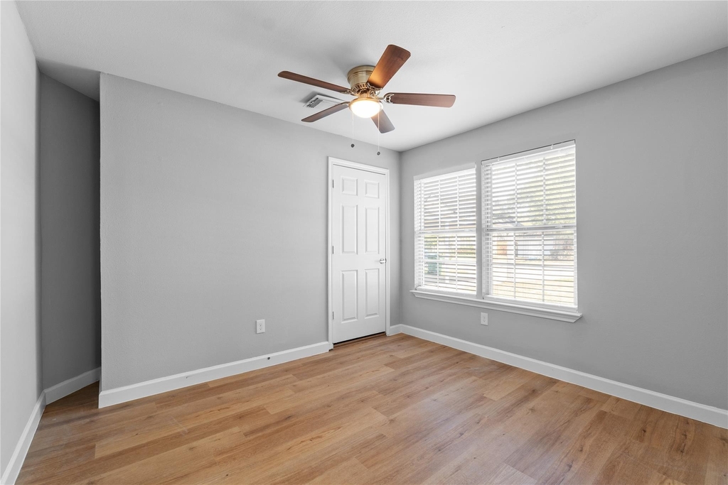1941 Lynnview Drive - Photo 13