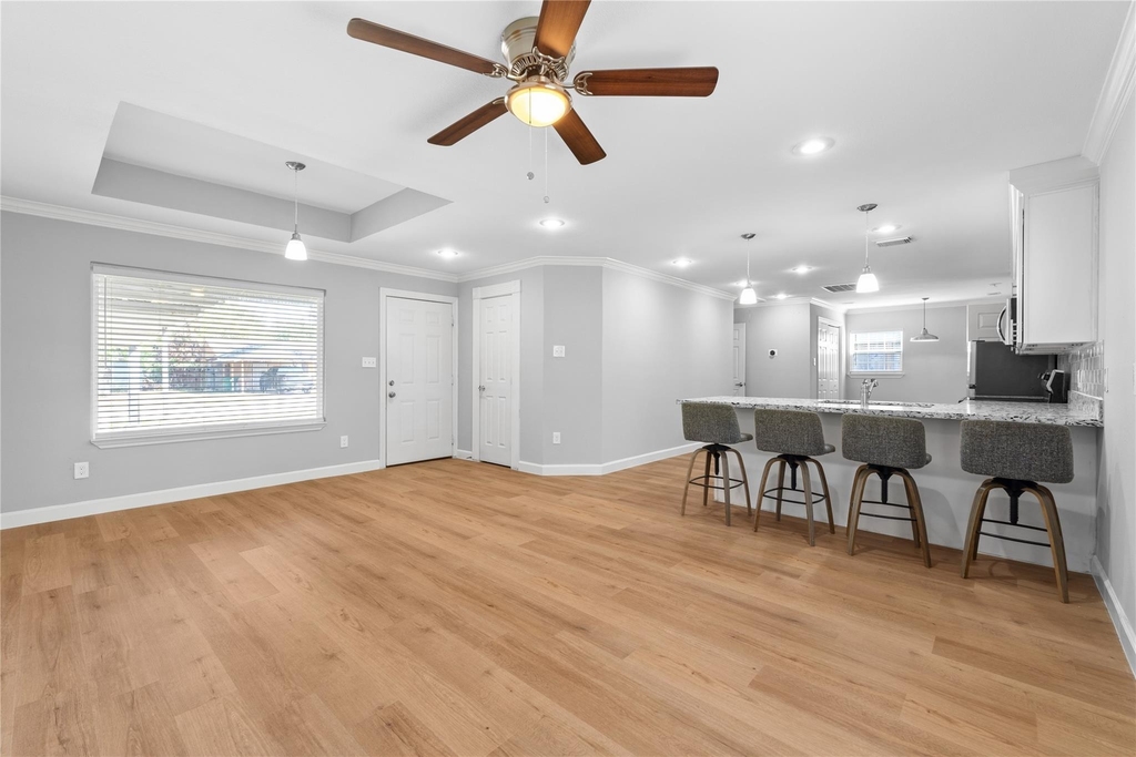 1941 Lynnview Drive - Photo 3