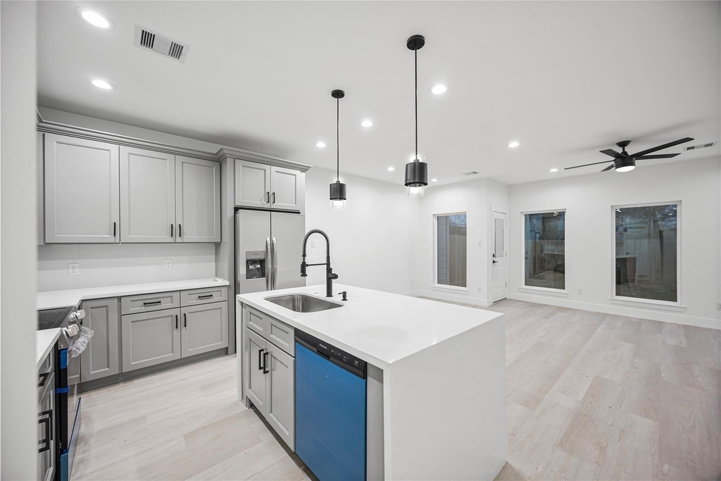 8218 Lawler Street - Photo 8